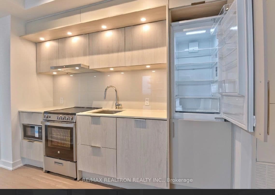 448 Burnhamthorpe Road W, Unit 811 thumbnail 5