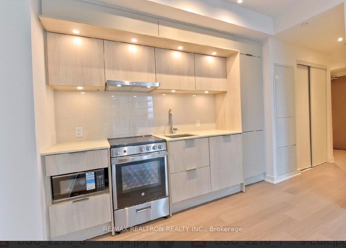 448 Burnhamthorpe Road W, Unit 811 thumbnail 6