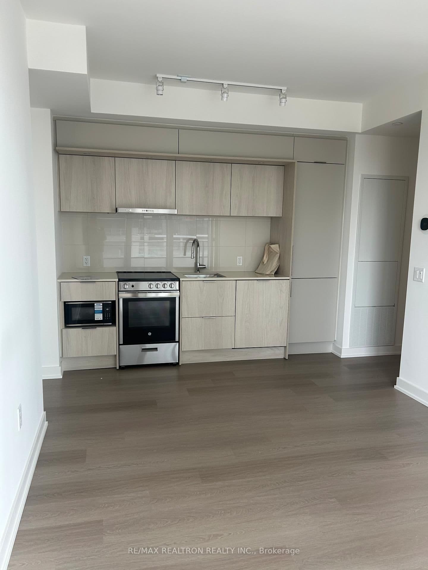 448 Burnhamthorpe Road W, Unit 811 thumbnail 7