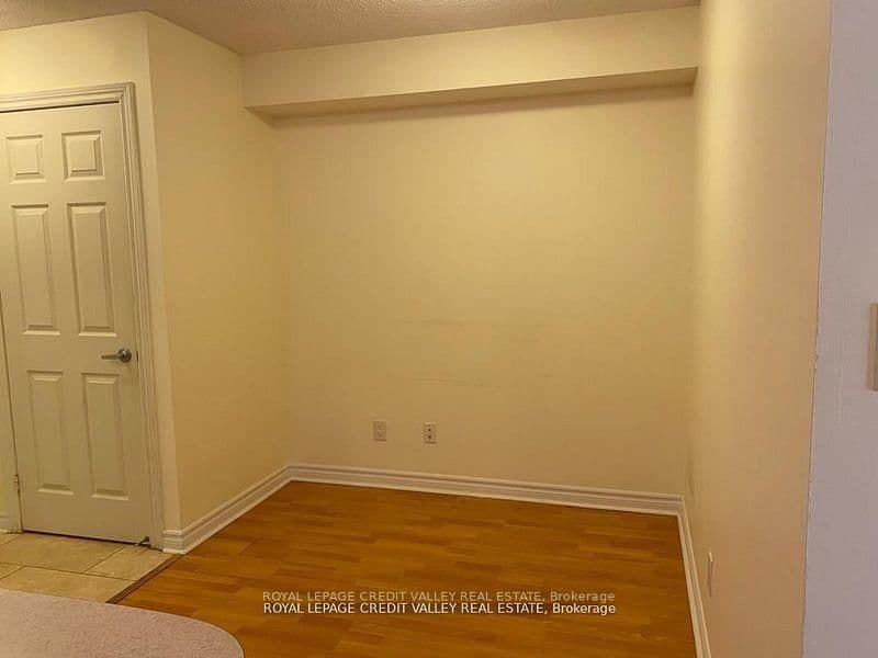 3880 Duke Of York Boulevard, Unit 1204 thumbnail 8