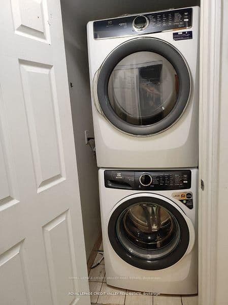 3880 Duke Of York Boulevard, Unit 1204 thumbnail 9