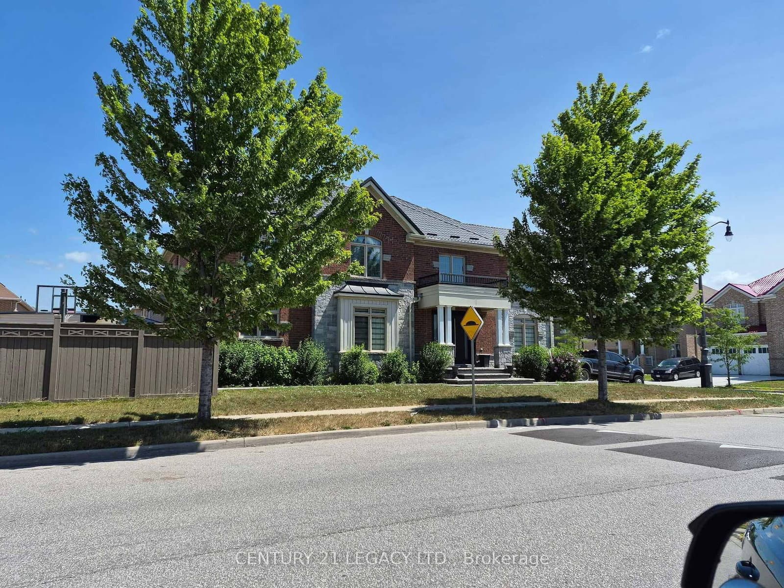 11 DRUMMONDVILLE Drive thumbnail 2