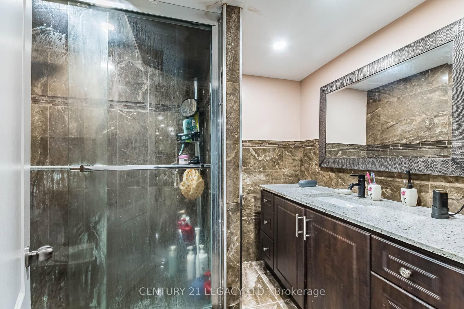 11 DRUMMONDVILLE Drive thumbnail 24