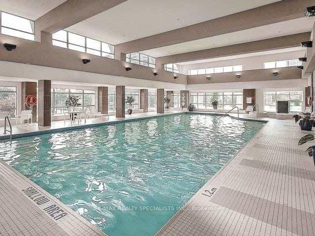 1 Elm Drive, Unit 1801 thumbnail 17