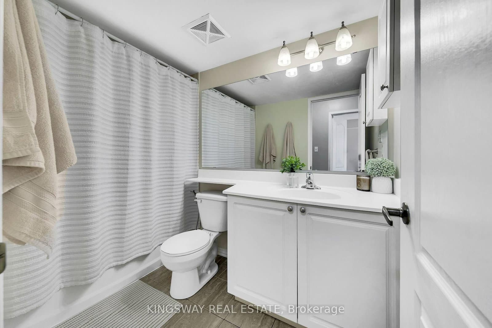 2557 Sixth Line W, Unit 6 thumbnail 20