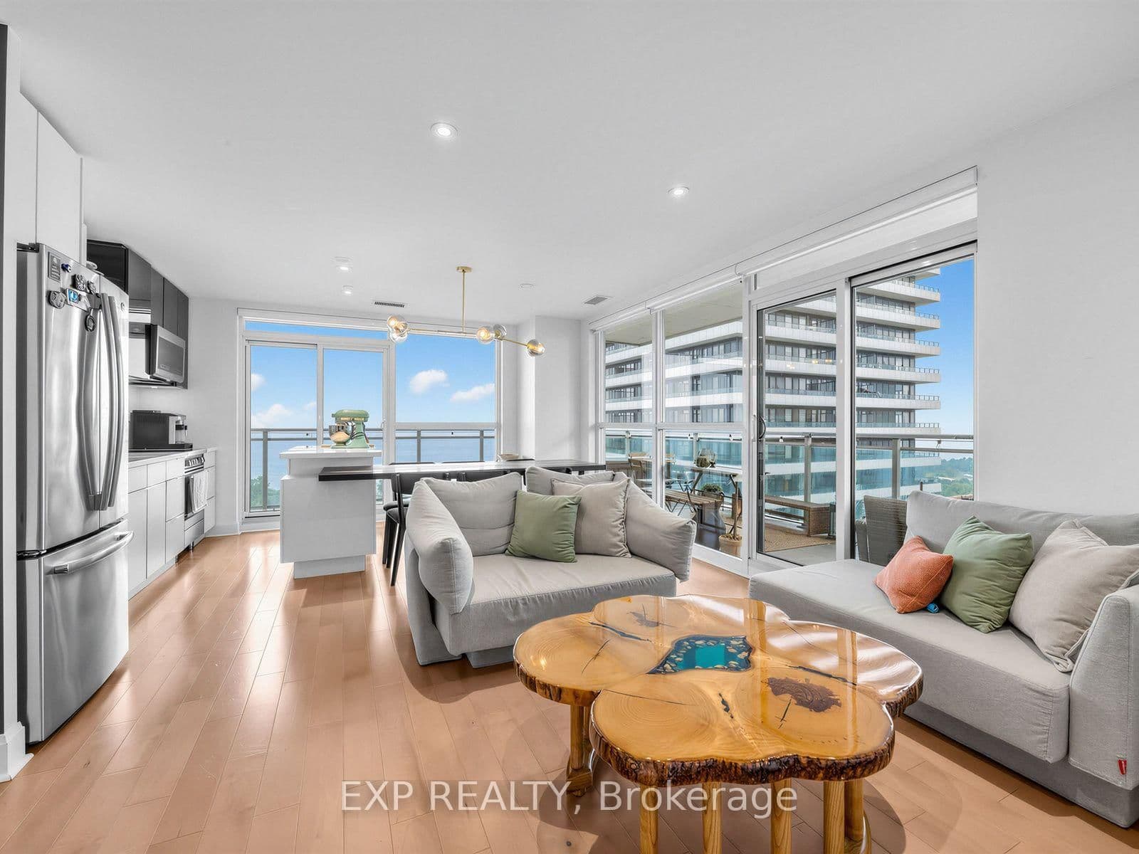 33 Shore Breeze Drive, Unit 1910 thumbnail 11