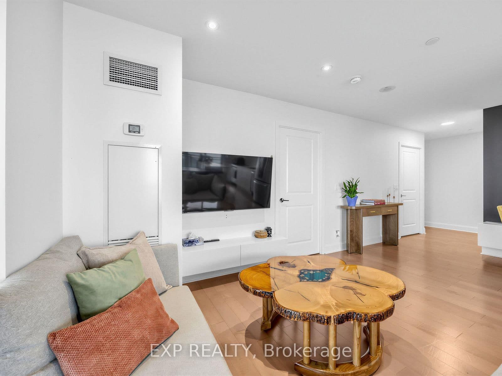 33 Shore Breeze Drive, Unit 1910 thumbnail 12