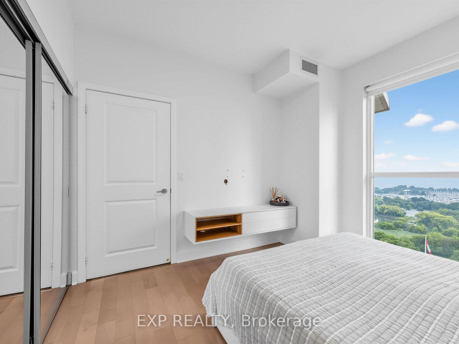33 Shore Breeze Drive, Unit 1910 thumbnail 16