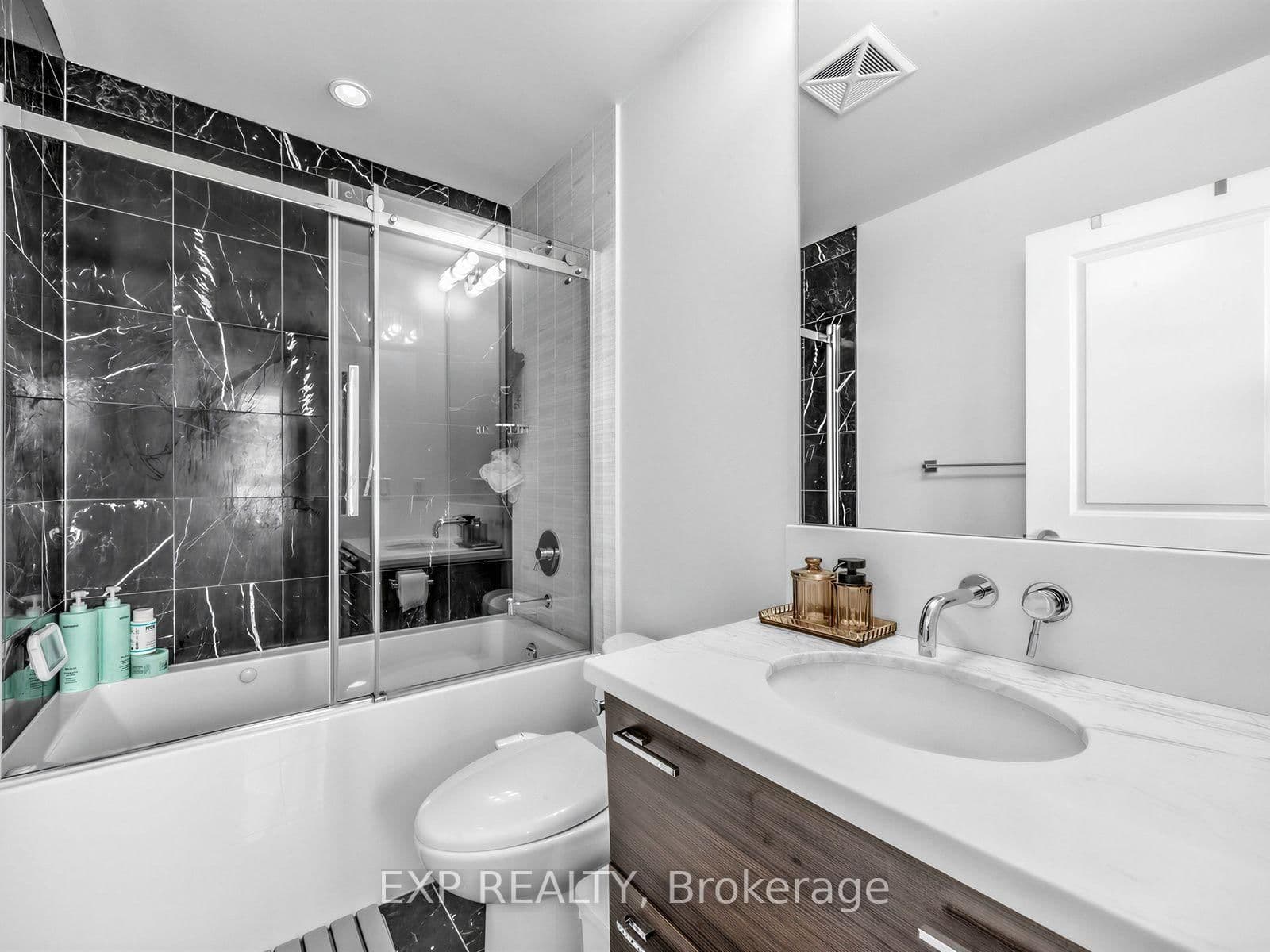 33 Shore Breeze Drive, Unit 1910 thumbnail 17