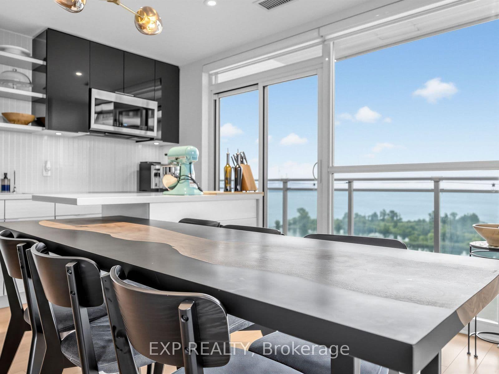 33 Shore Breeze Drive, Unit 1910 thumbnail 2