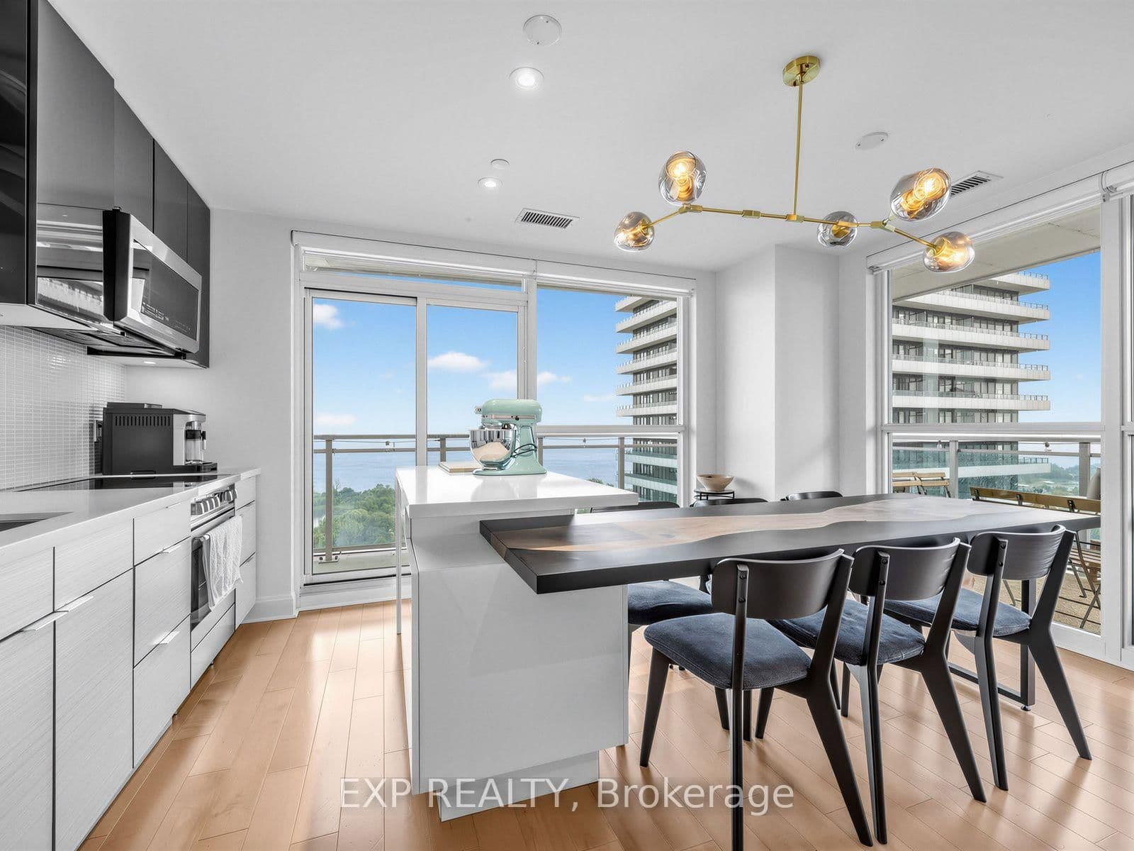 33 Shore Breeze Drive, Unit 1910 thumbnail 3