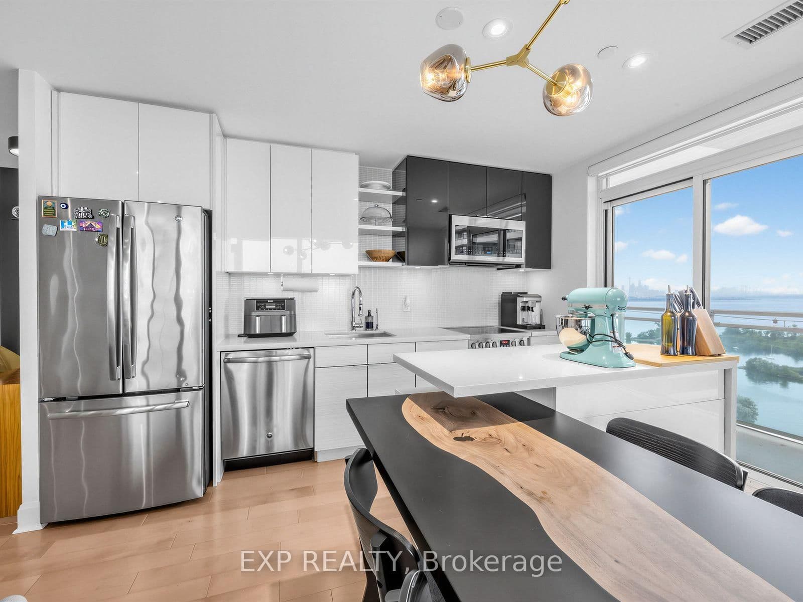 33 Shore Breeze Drive, Unit 1910 thumbnail 4