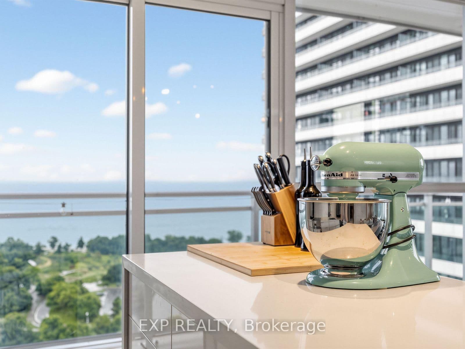 33 Shore Breeze Drive, Unit 1910 thumbnail 5