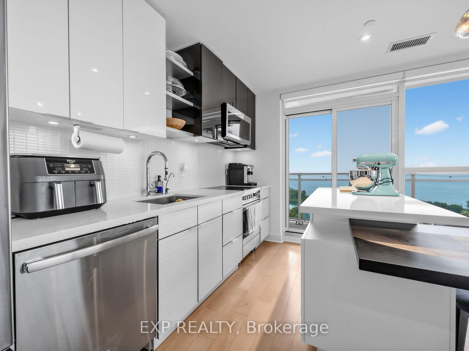 33 Shore Breeze Drive, Unit 1910 thumbnail 6