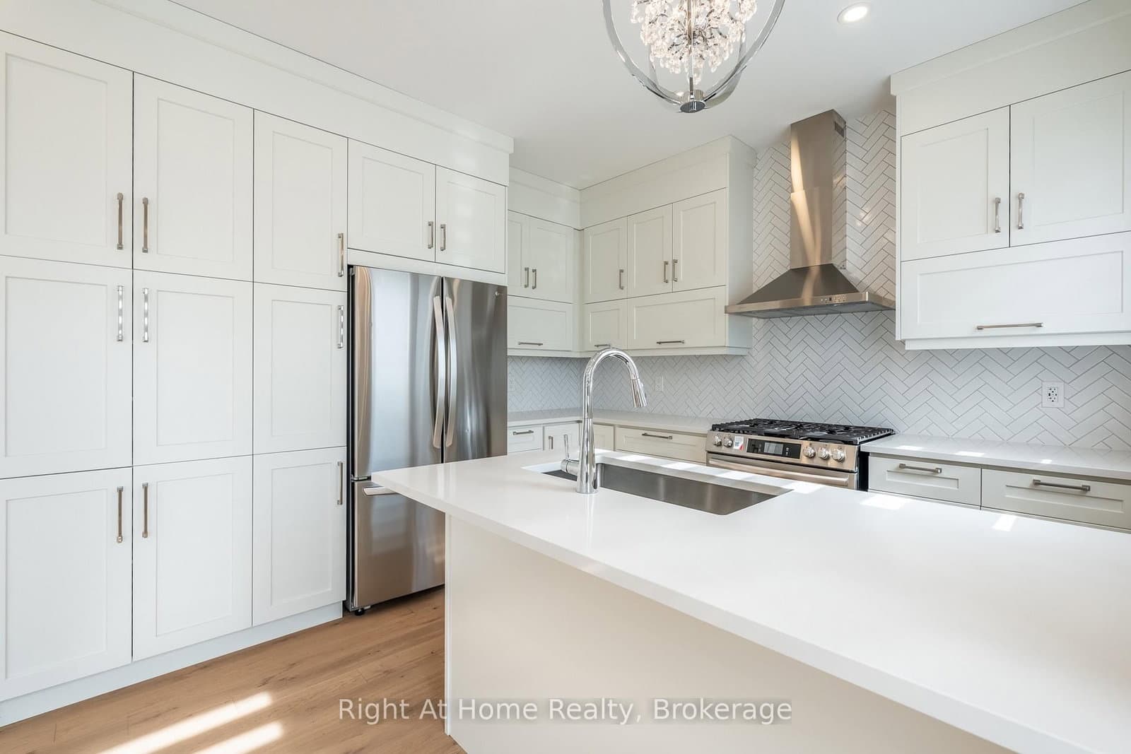 80 Settlers Road E thumbnail 20