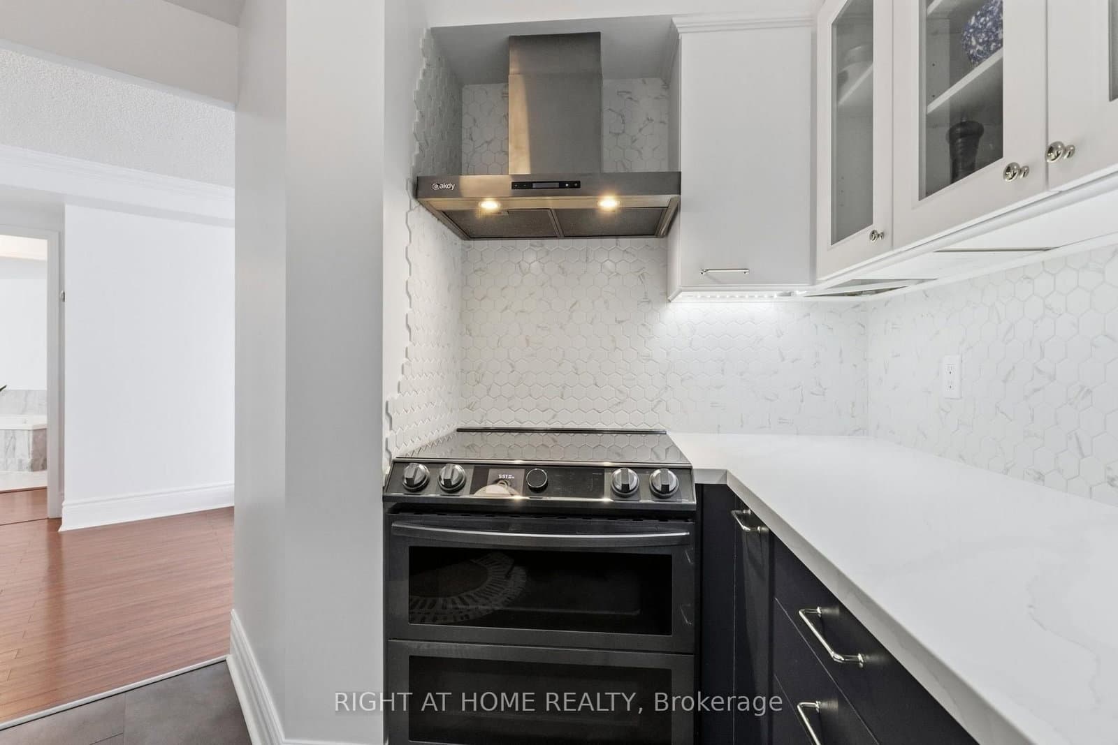 2285 Lake Shore Boulevard W, Unit 312 thumbnail 10