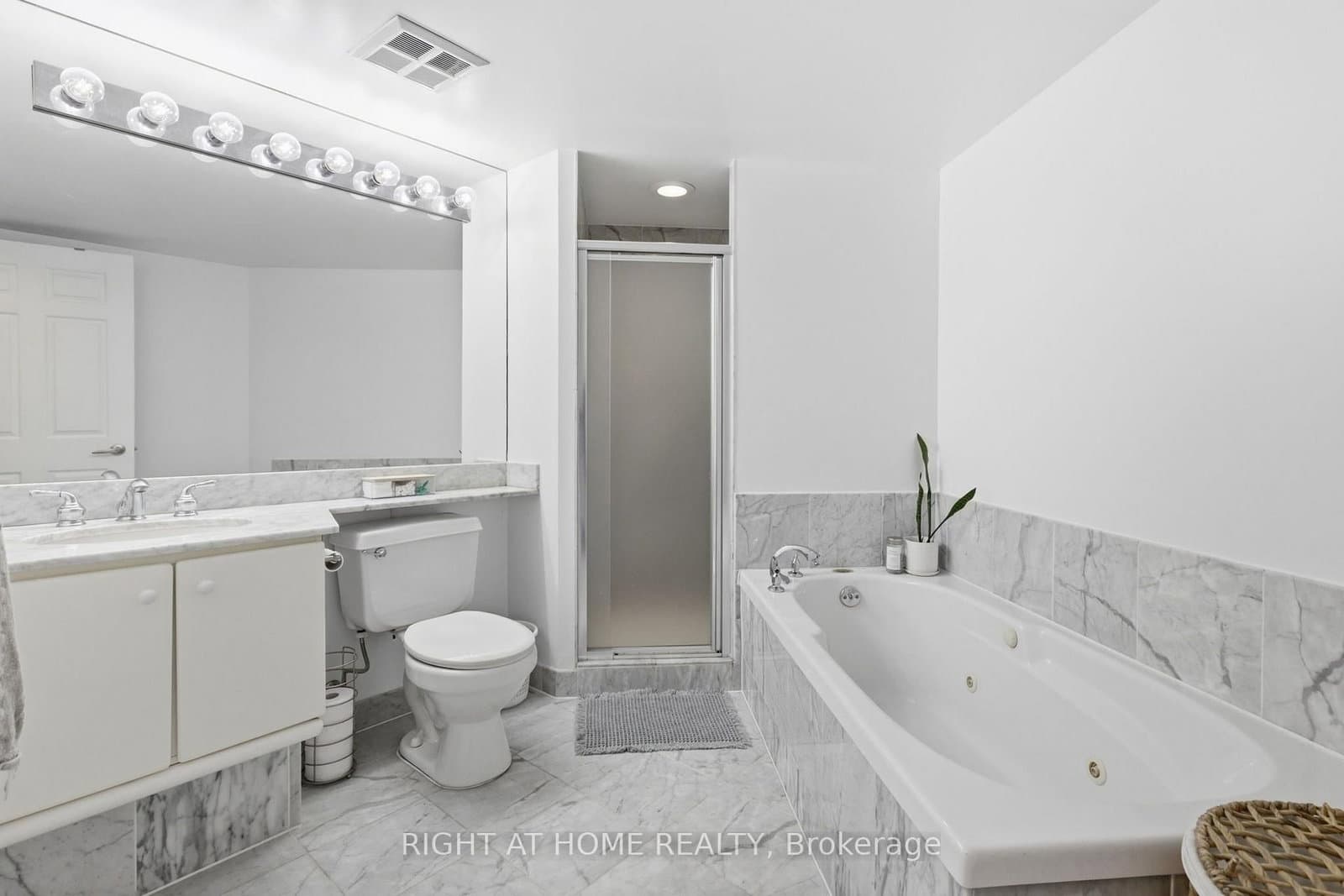 2285 Lake Shore Boulevard W, Unit 312 thumbnail 14