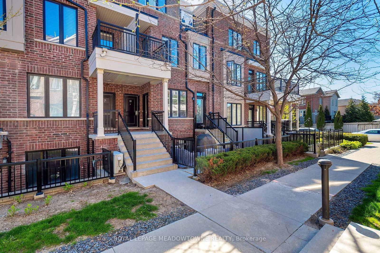 10 Carnation Avenue, Unit 19 thumbnail 4
