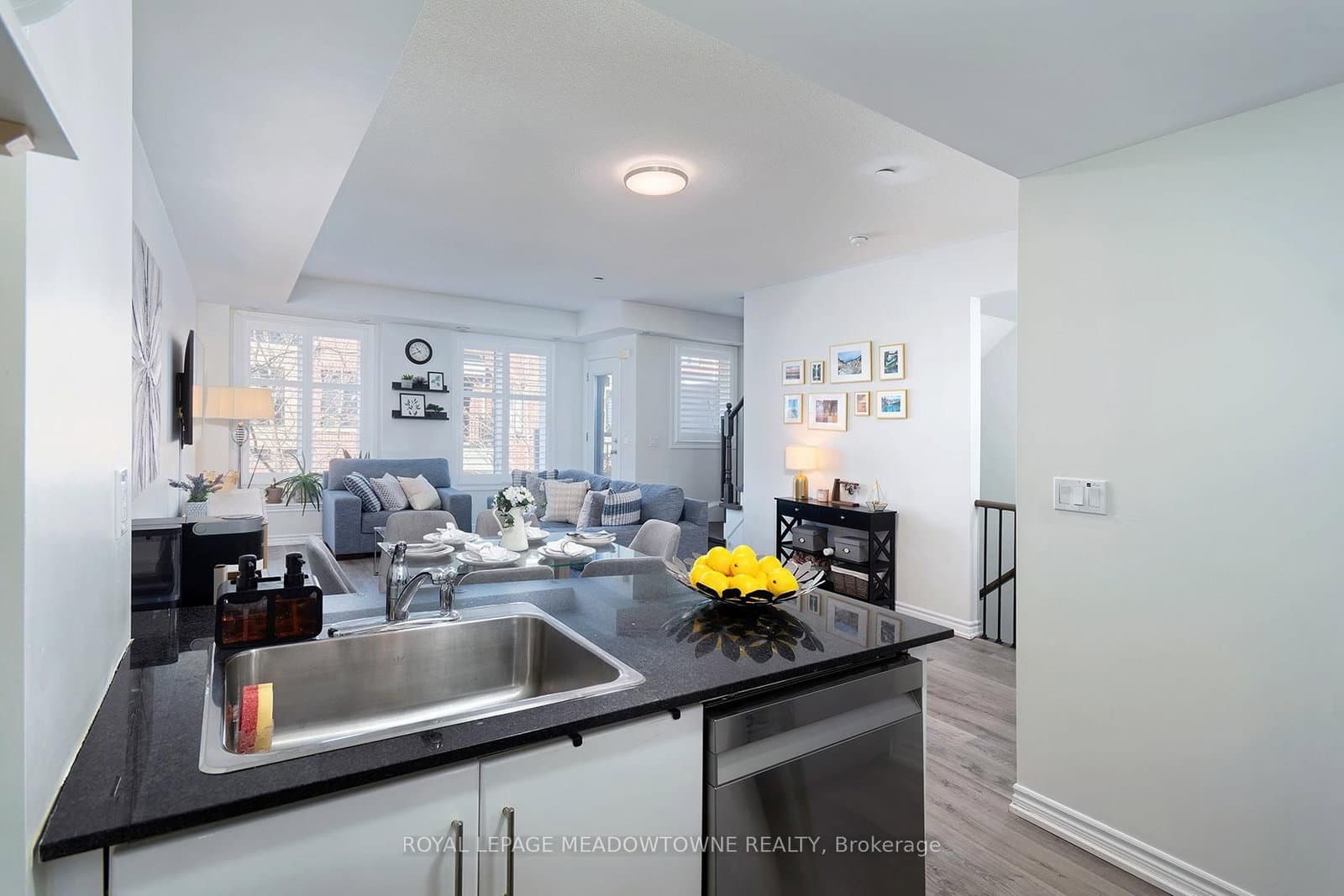 10 Carnation Avenue, Unit 19 thumbnail 9