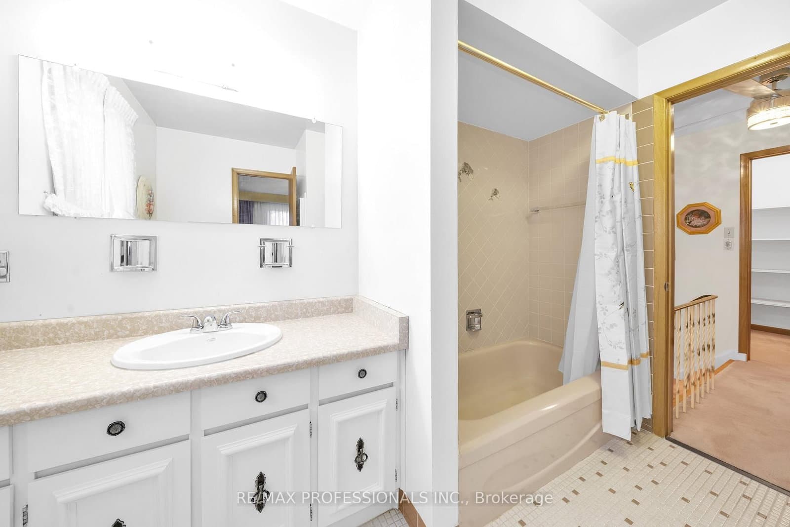 1877 Silverberry Crescent thumbnail 17