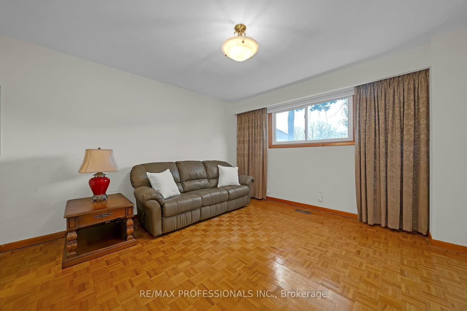 1877 Silverberry Crescent thumbnail 19