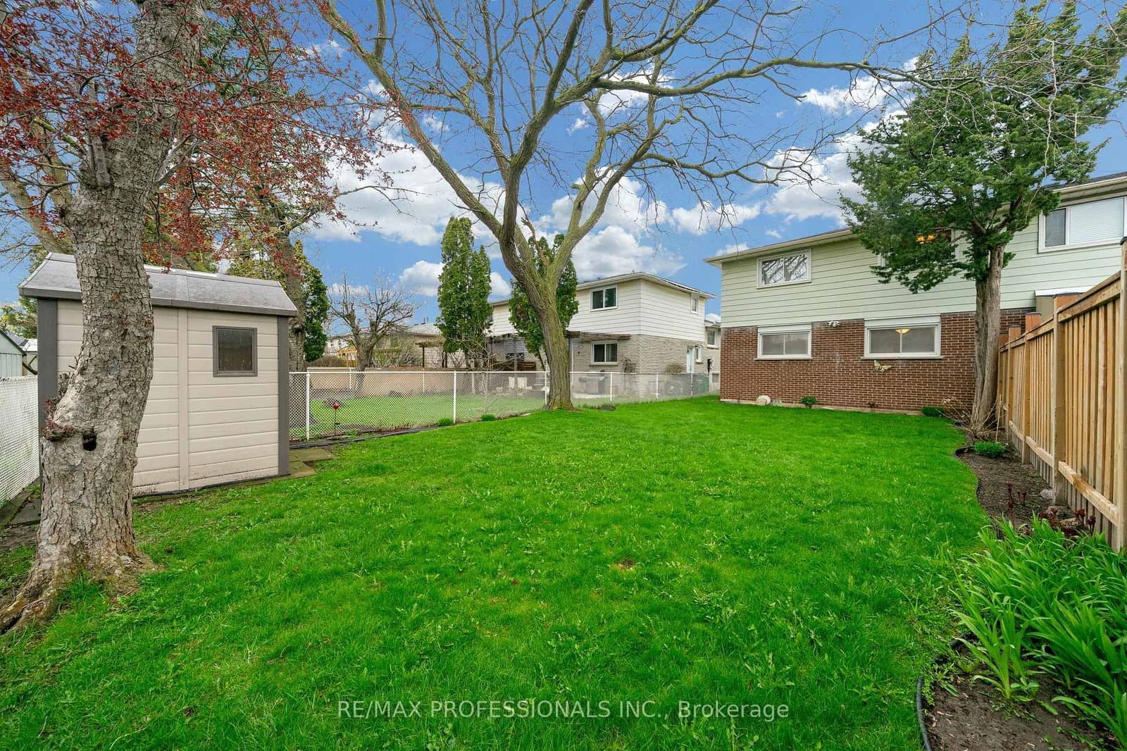 1877 Silverberry Crescent thumbnail 26