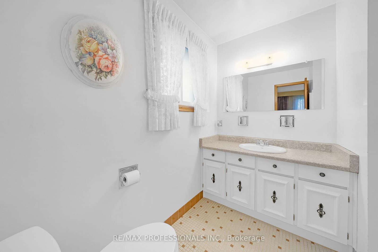 1877 Silverberry Crescent thumbnail 40