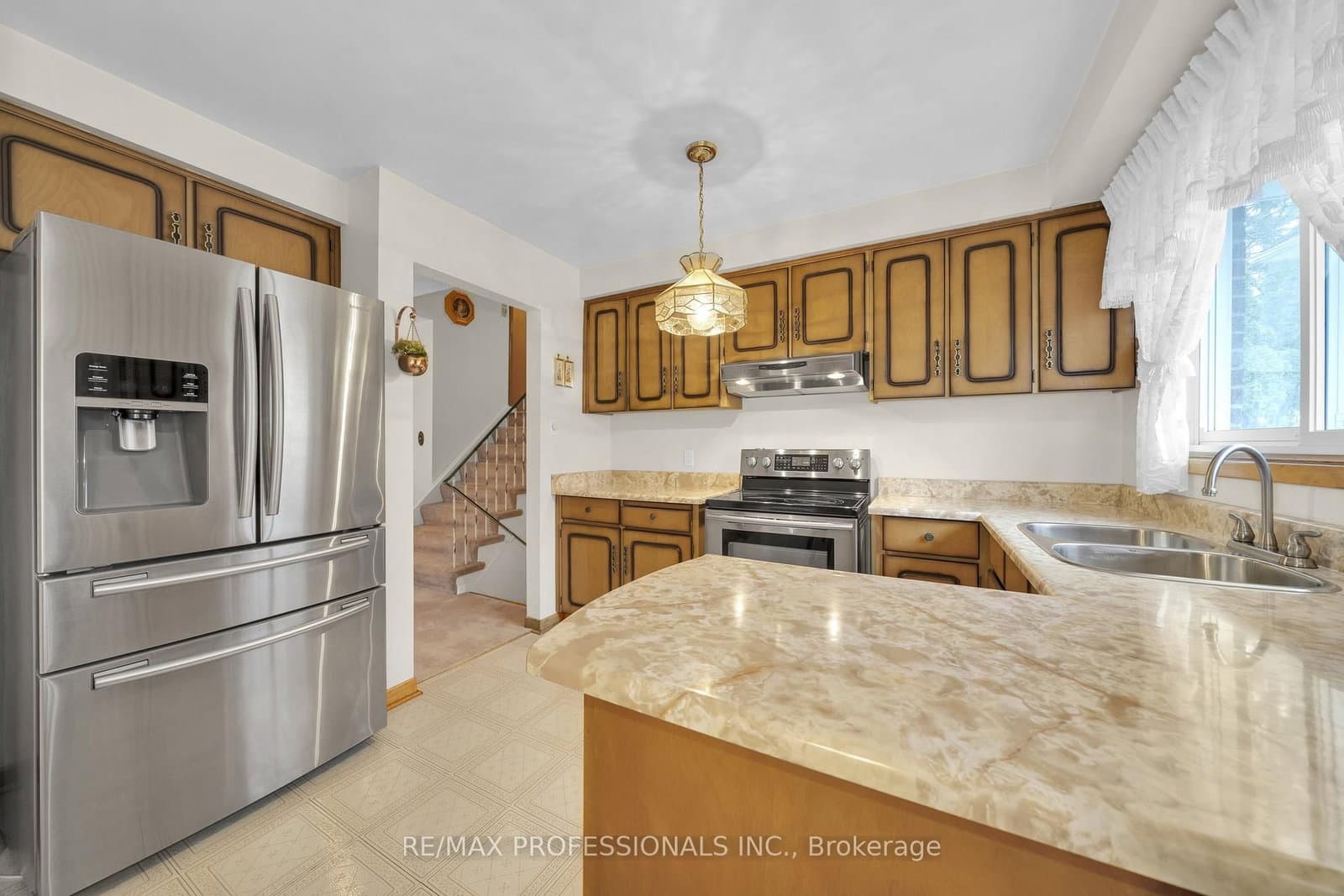 1877 Silverberry Crescent thumbnail 7