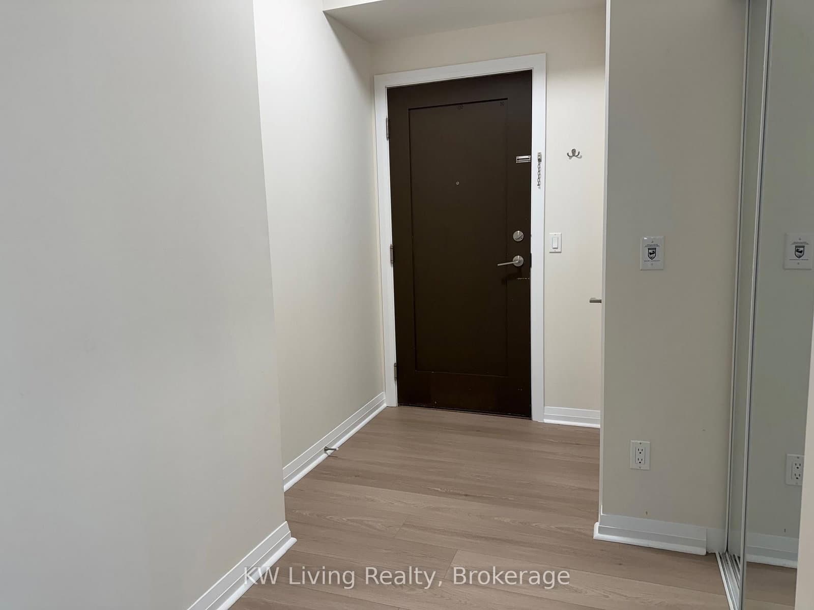 75 Eglinton Avenue W, Unit 1807 thumbnail 14