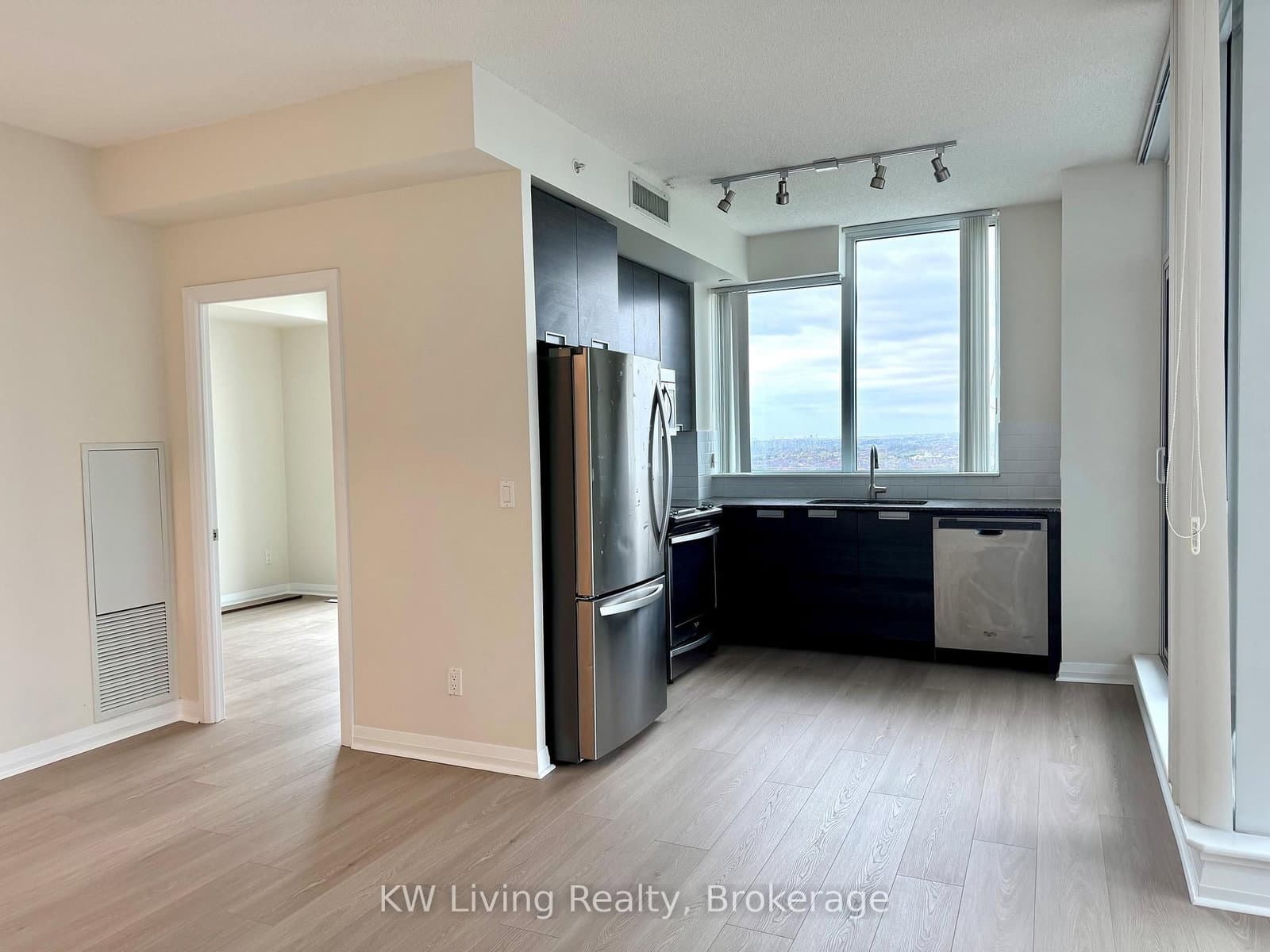 75 Eglinton Avenue W, Unit 1807 thumbnail 15