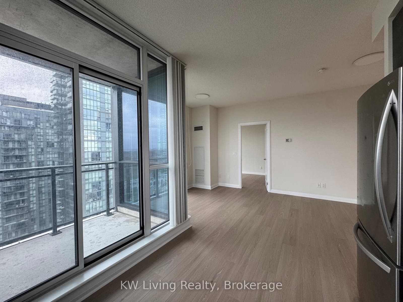75 Eglinton Avenue W, Unit 1807 thumbnail 16