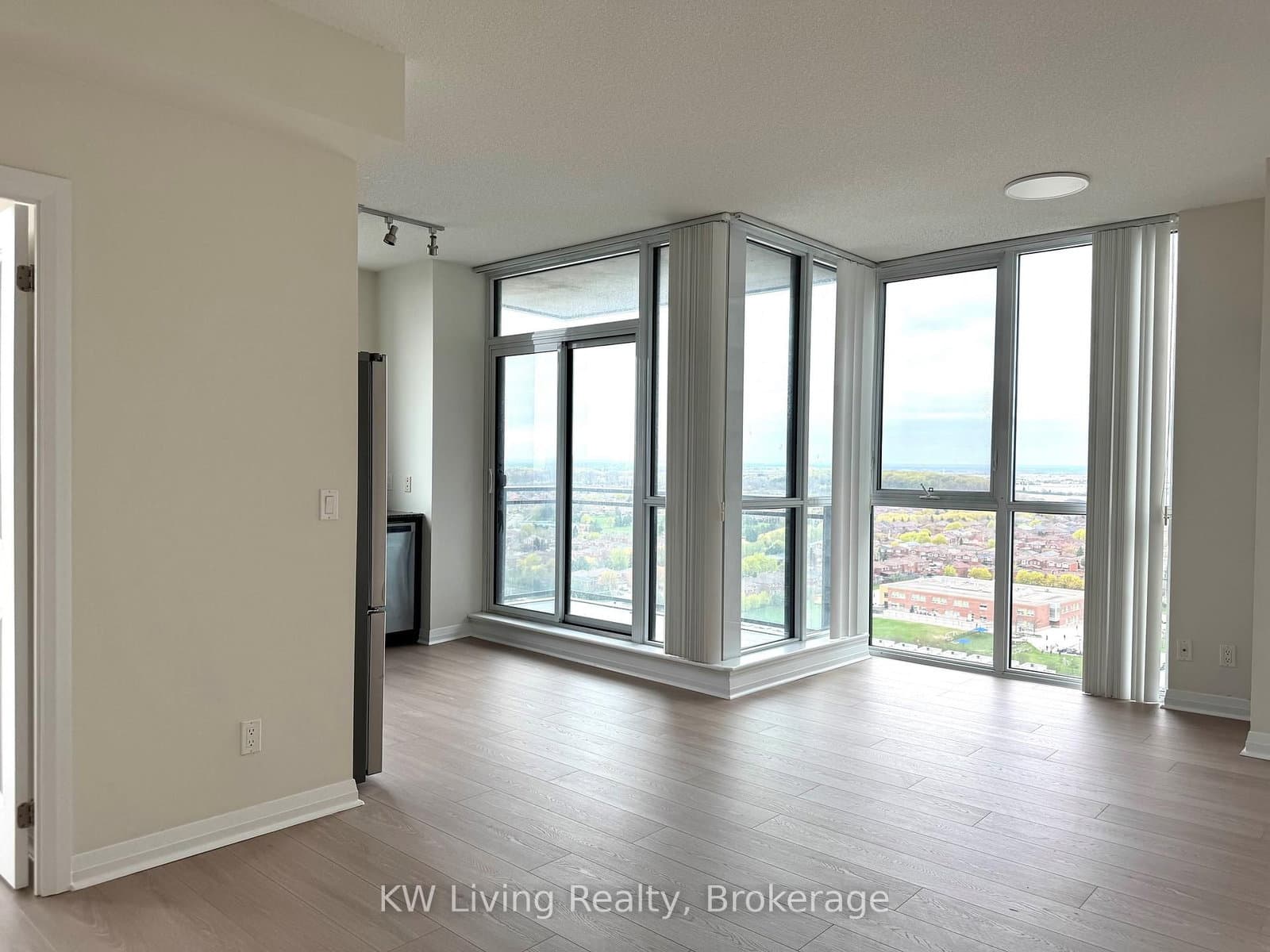 75 Eglinton Avenue W, Unit 1807 thumbnail 19
