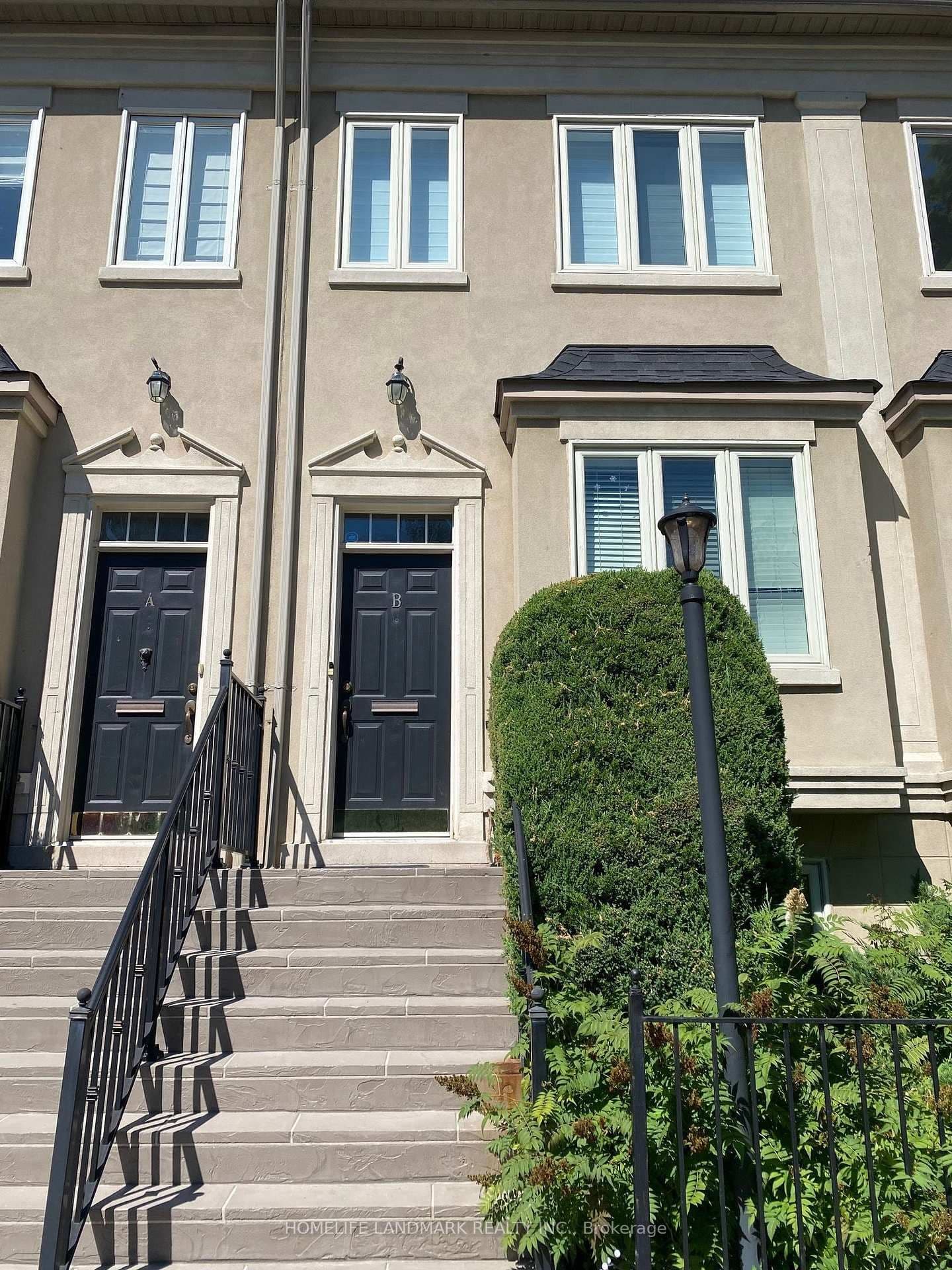 2283 Lake Shore Boulevard W, Unit B thumbnail 3