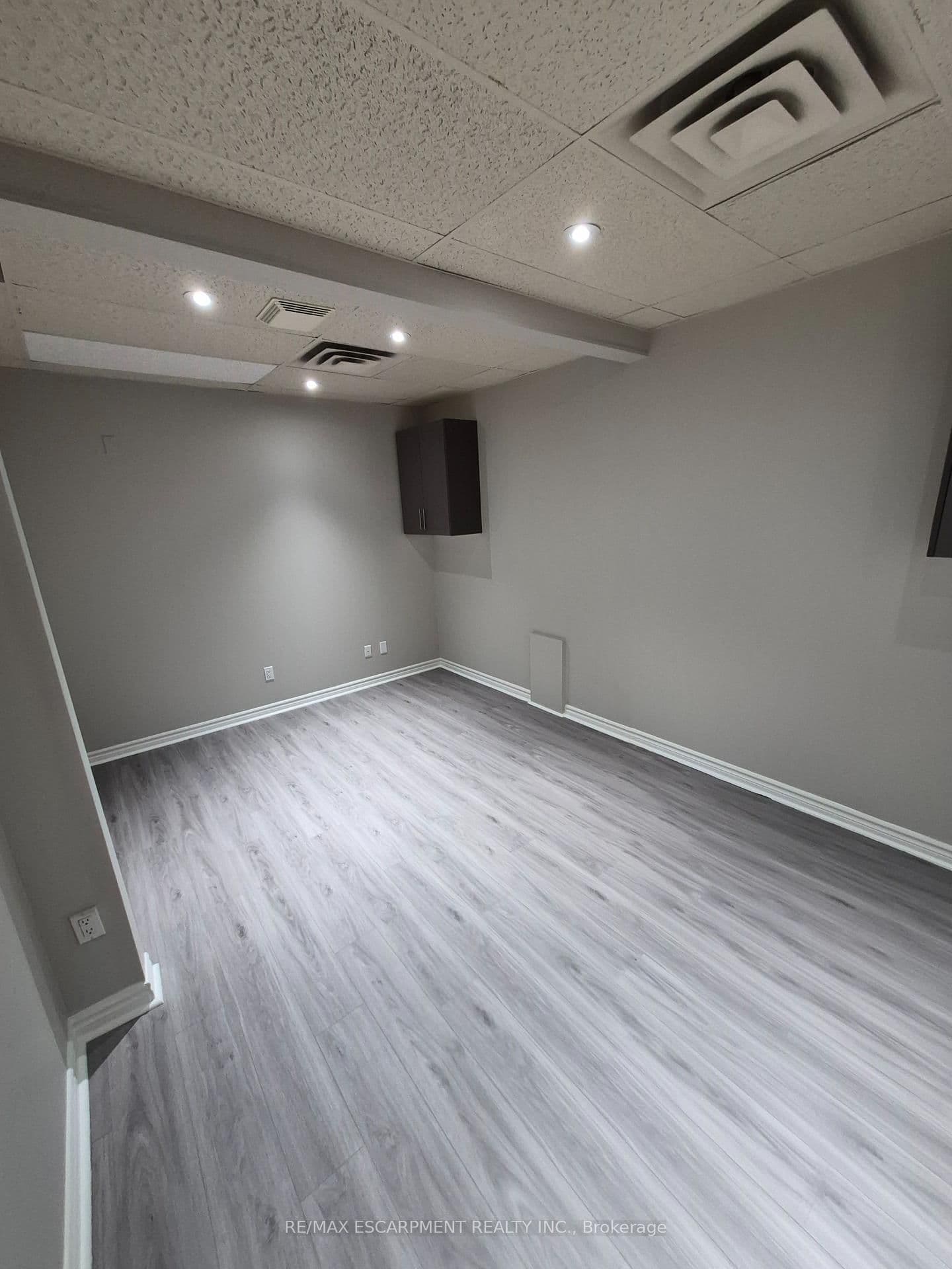 573 Maple Avenue, Unit 2 thumbnail 17
