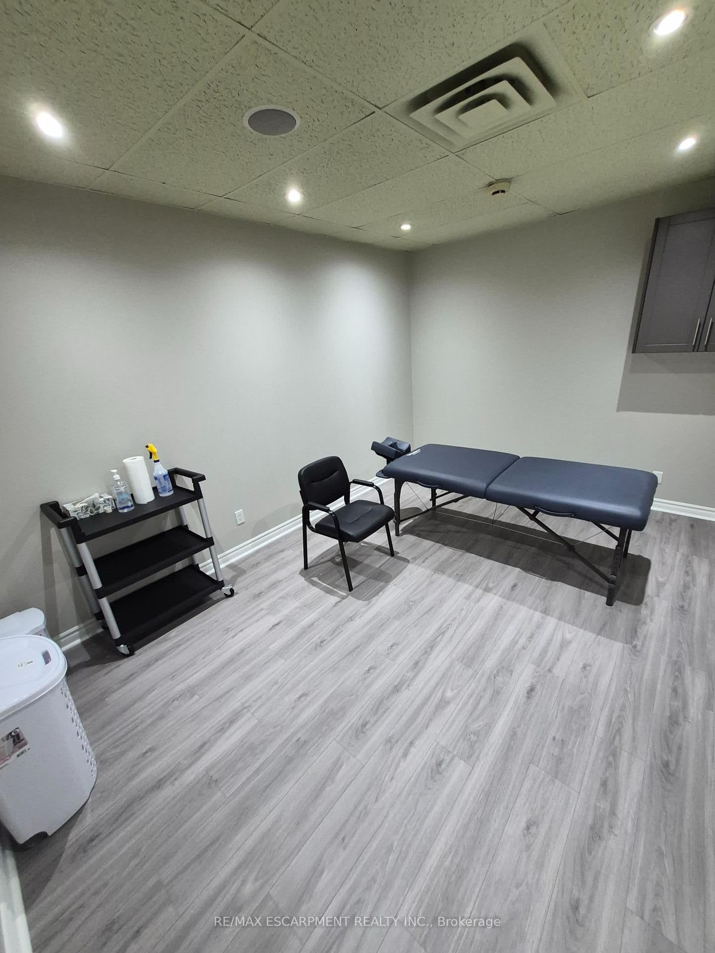 573 Maple Avenue, Unit 2 thumbnail 18