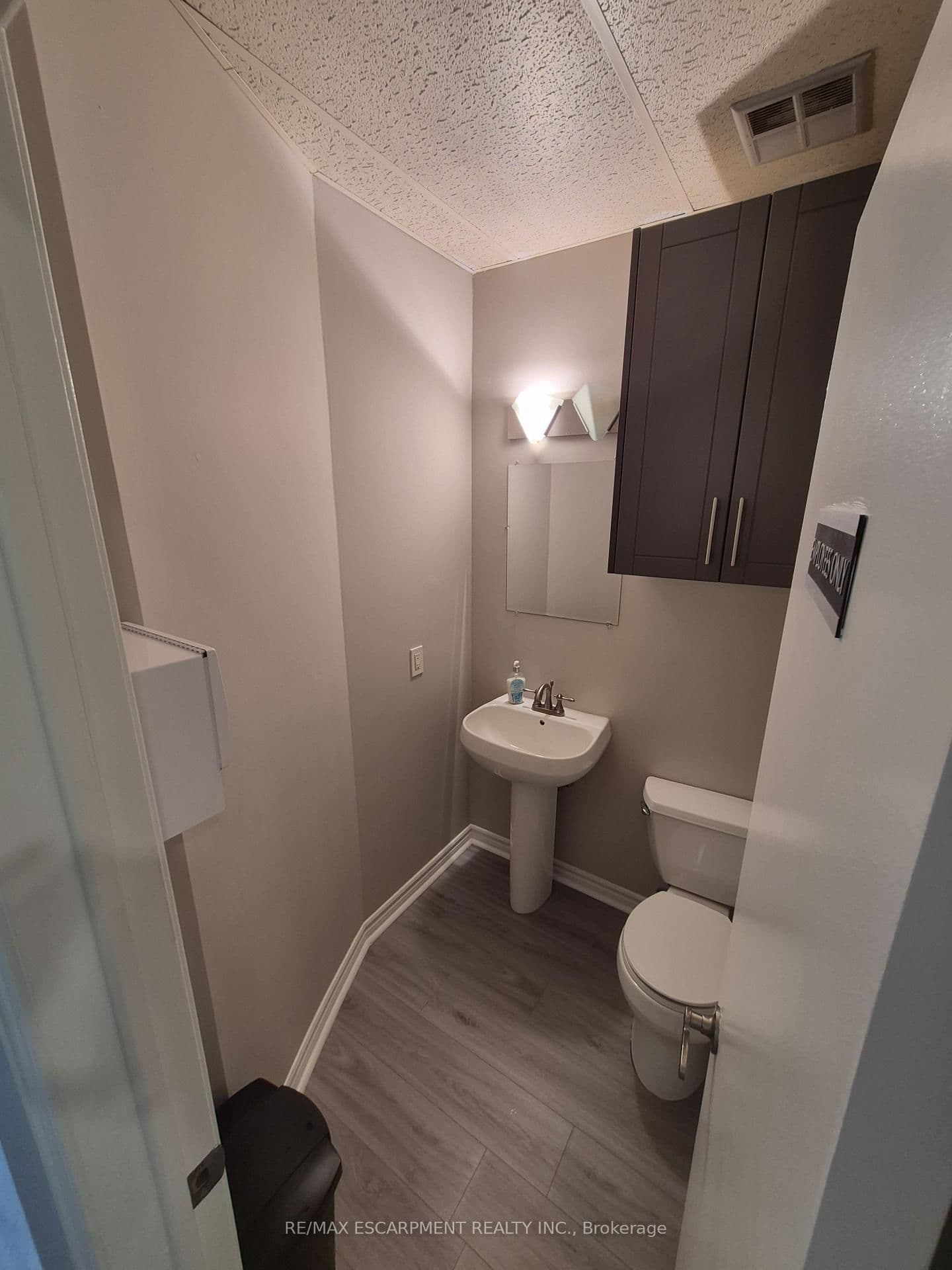 573 Maple Avenue, Unit 2 thumbnail 19