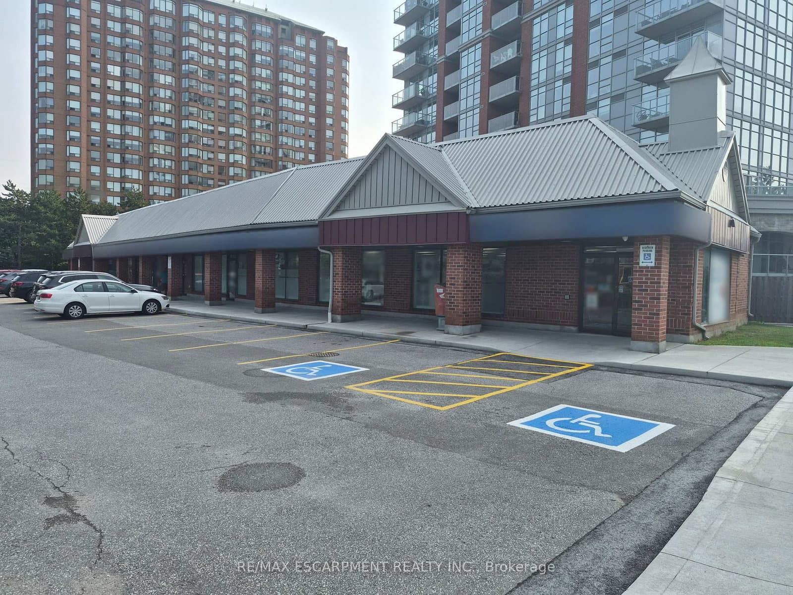 573 Maple Avenue, Unit 2 thumbnail 3