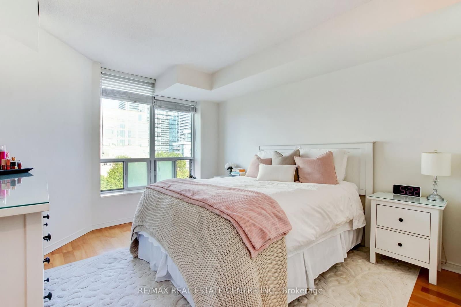190 Manitoba Street, Unit 706 thumbnail 24