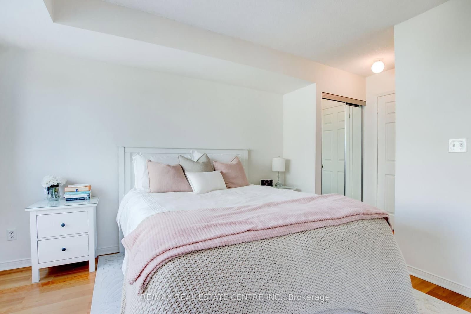 190 Manitoba Street, Unit 706 thumbnail 25