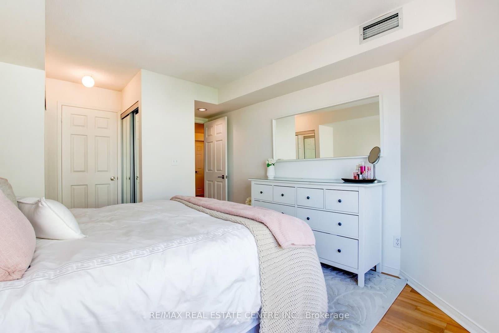 190 Manitoba Street, Unit 706 thumbnail 26