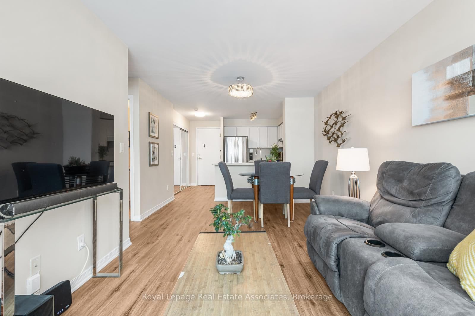 2565 Erin Centre Boulevard, Unit PH7 thumbnail 11
