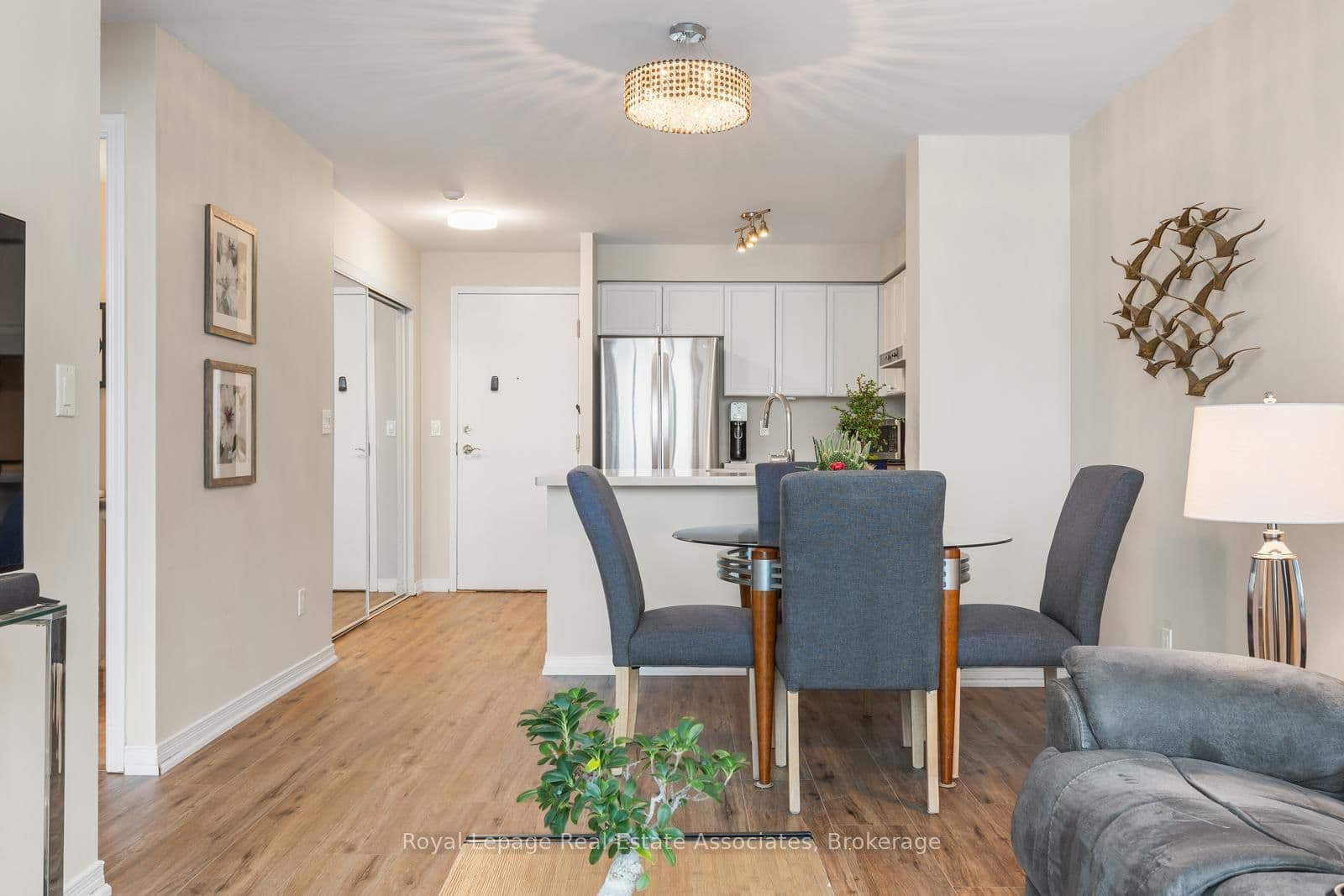 2565 Erin Centre Boulevard, Unit PH7 thumbnail 12