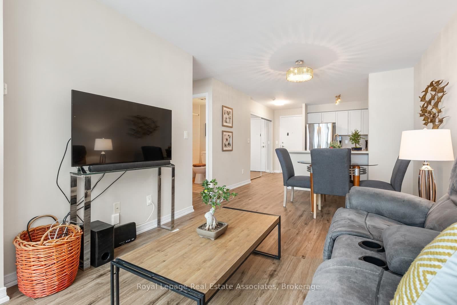 2565 Erin Centre Boulevard, Unit PH7 thumbnail 13