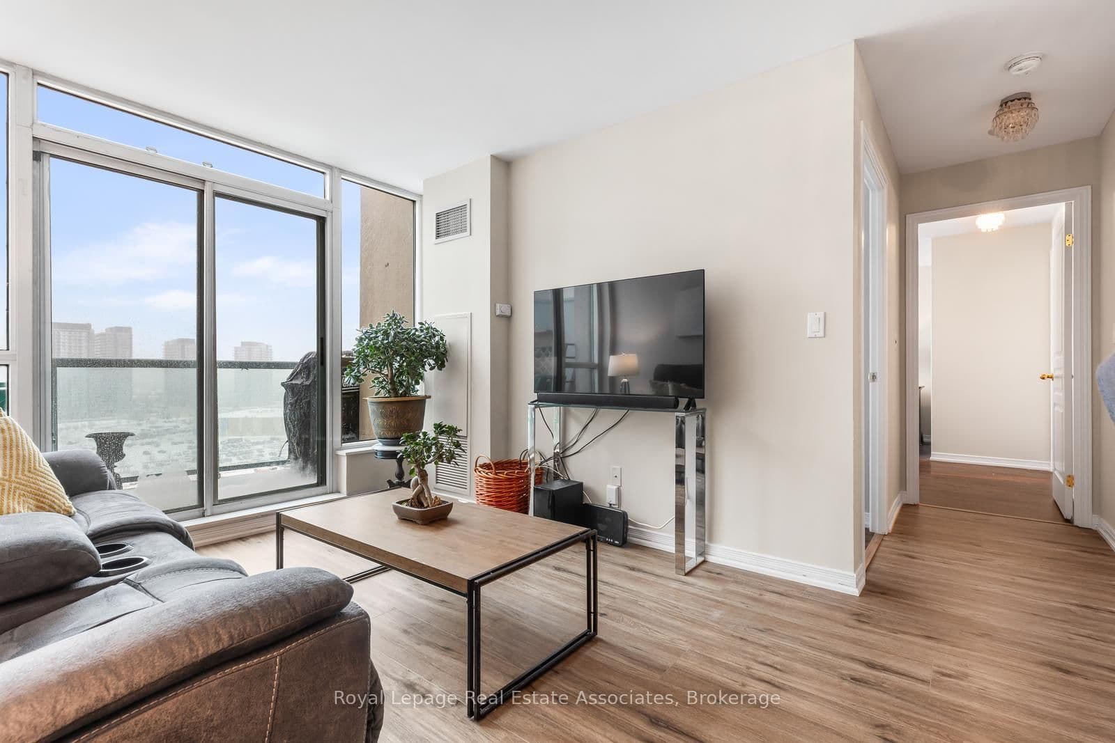 2565 Erin Centre Boulevard, Unit PH7 thumbnail 15