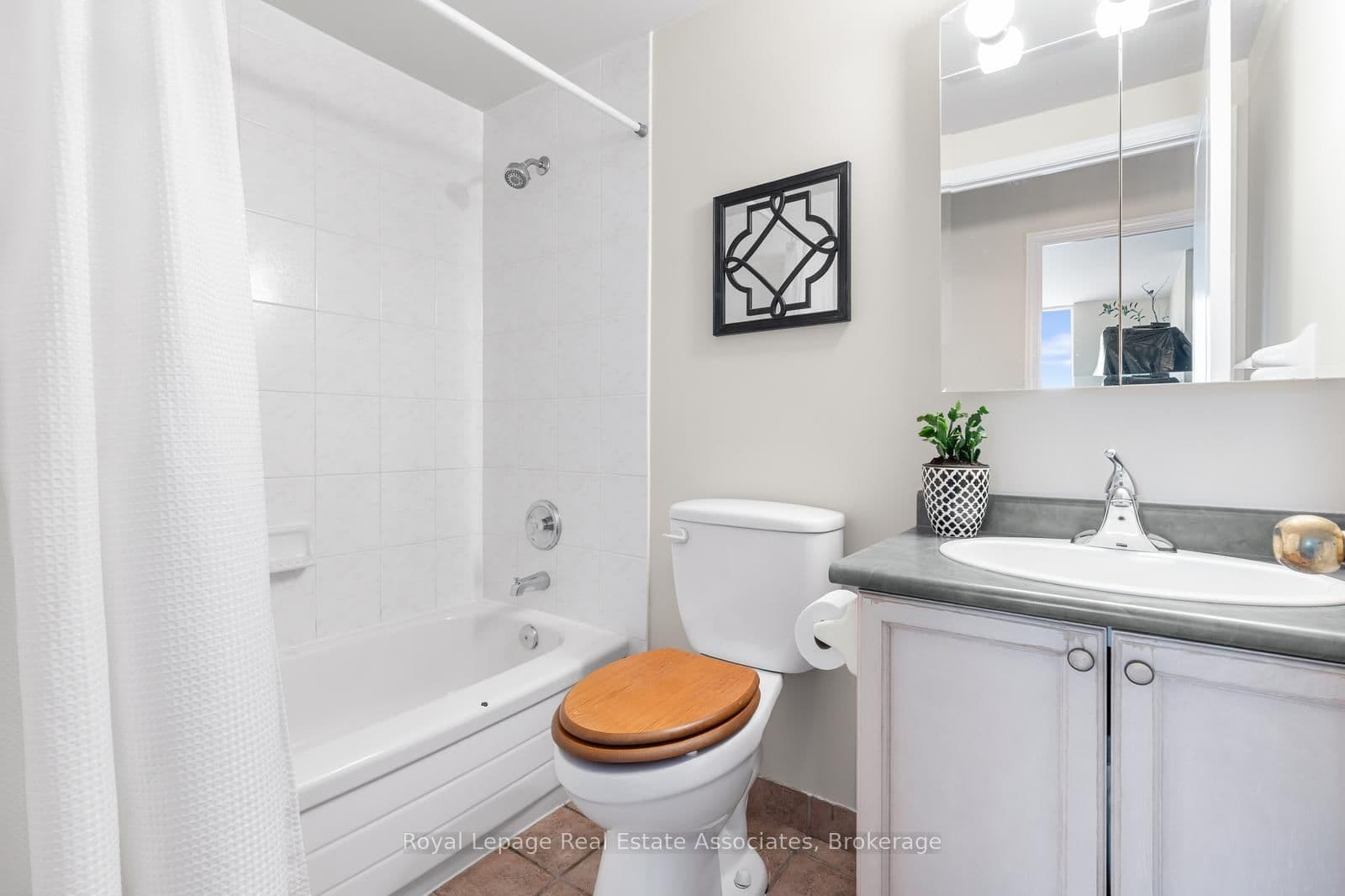 2565 Erin Centre Boulevard, Unit PH7 thumbnail 18