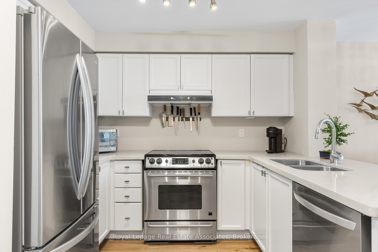 2565 Erin Centre Boulevard, Unit PH7 thumbnail 7