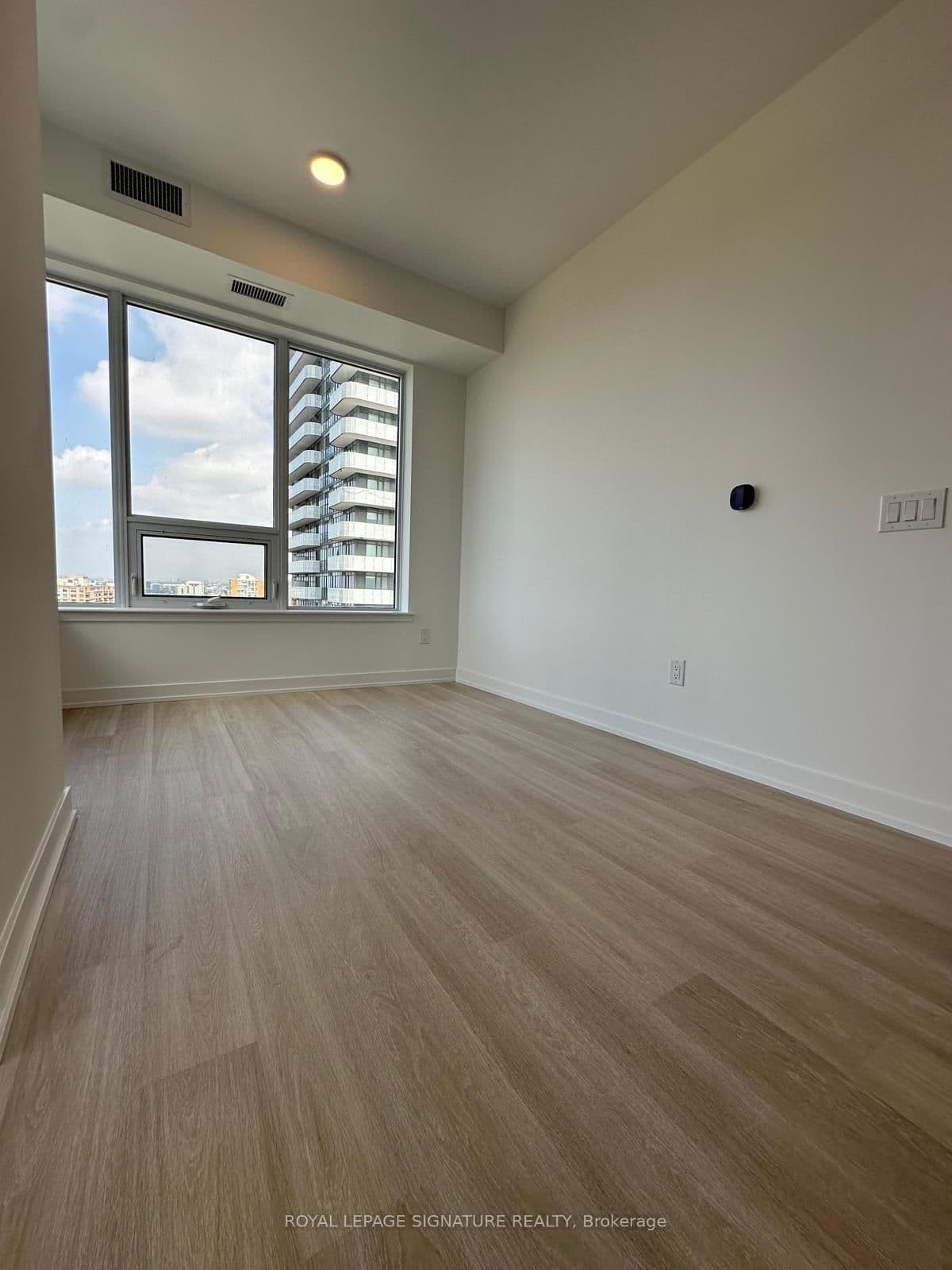 5105 Hurontario Street, Unit 2208 thumbnail 6