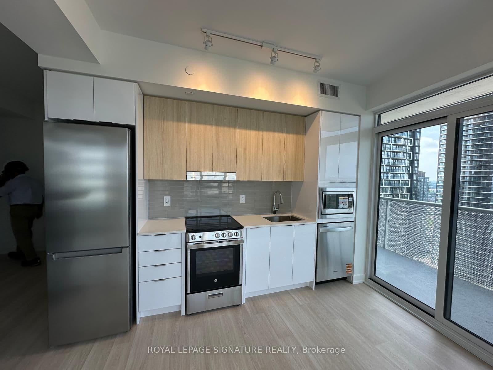 5105 Hurontario Street, Unit 2208 thumbnail 8
