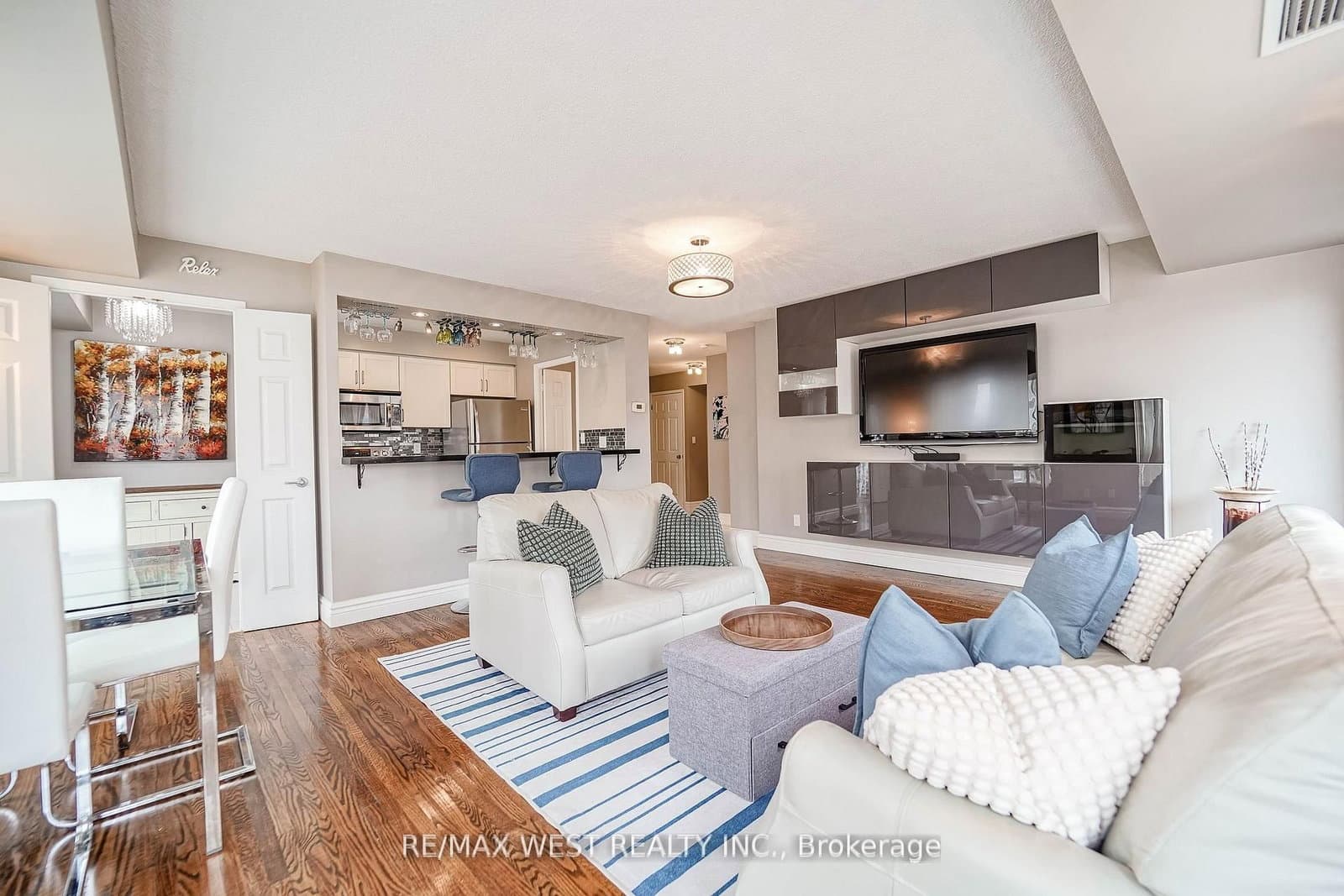 190 Manitoba Street, Unit 309 thumbnail 3
