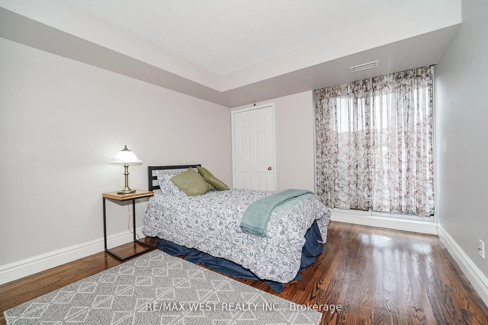 190 Manitoba Street, Unit 309 thumbnail 8